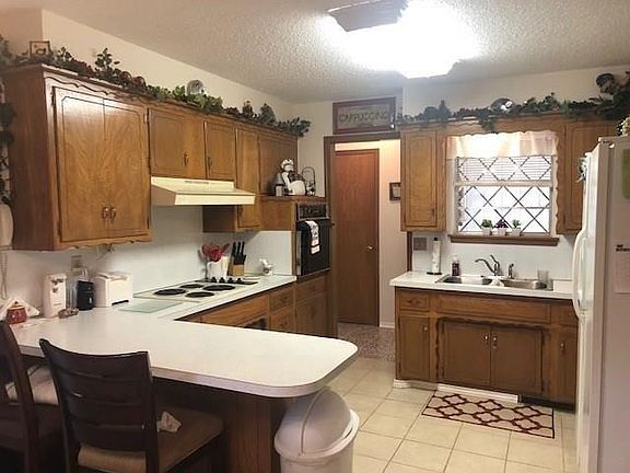 3rd image of 404 SW 63rd Pl