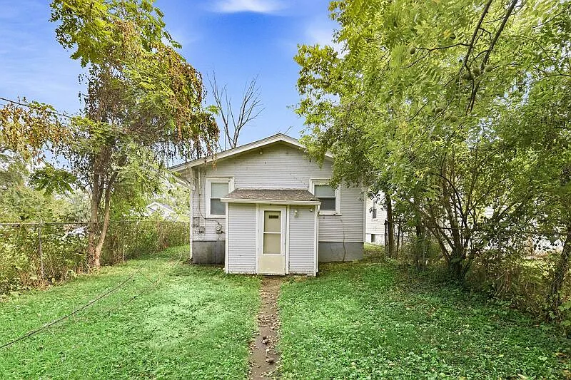 2 bed, 1.0 bath, 816 sqft, $895 — Photo 3