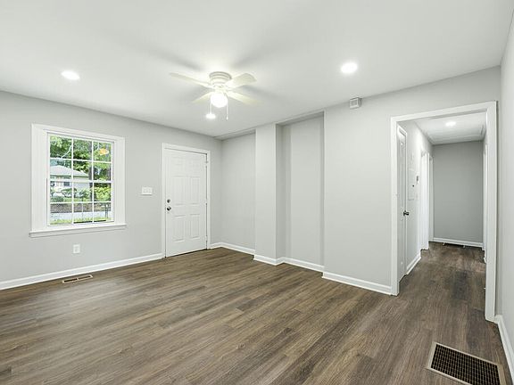 4th image of 2793 Marco Dr NW