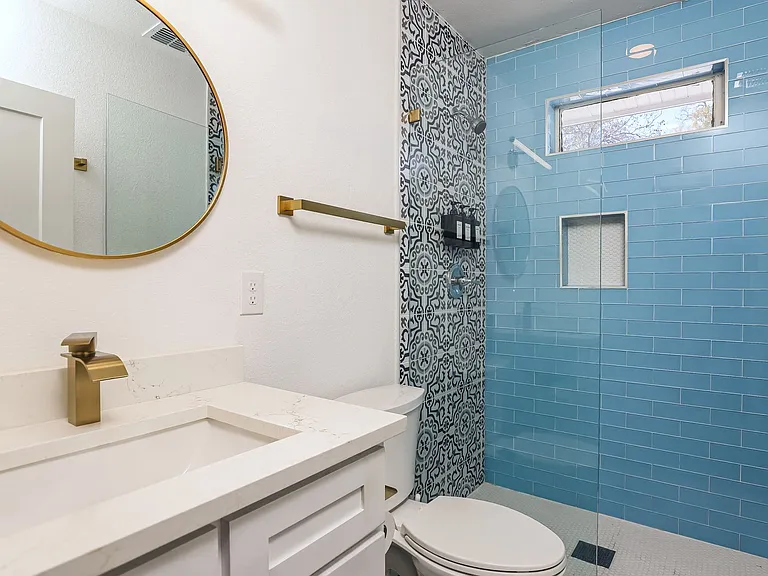 120 E Magnolia — Photo 14