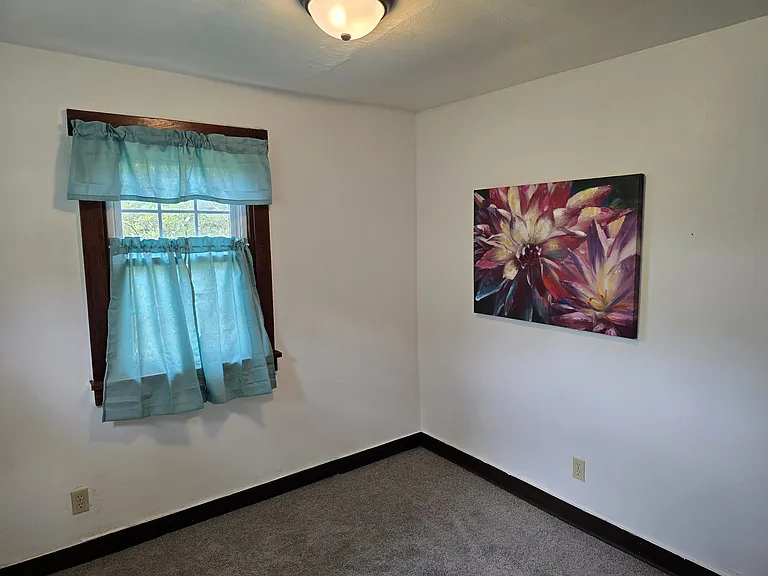 106 Lowry St — Photo 5