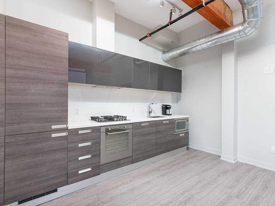 2nd image of College St #302