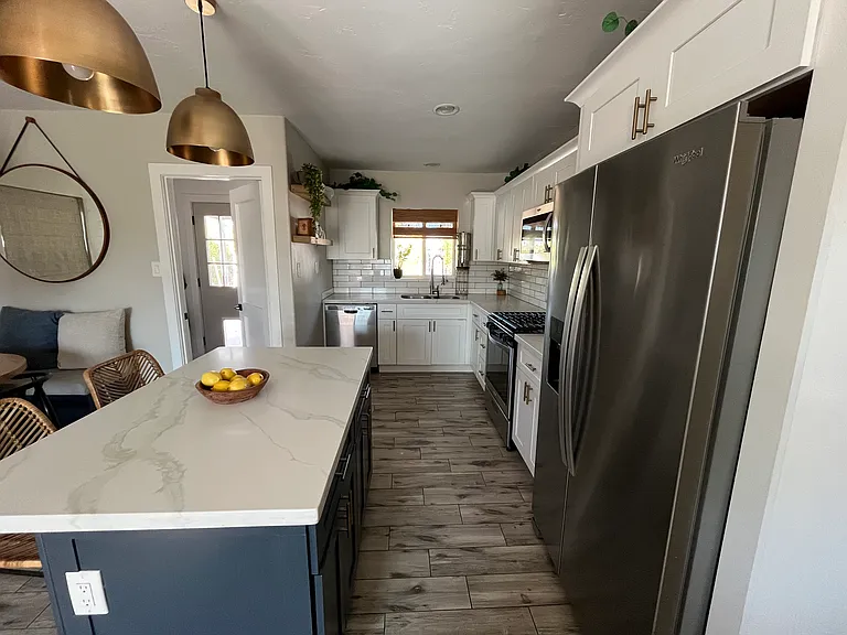 1832 E Crittenden Ln — Photo 8
