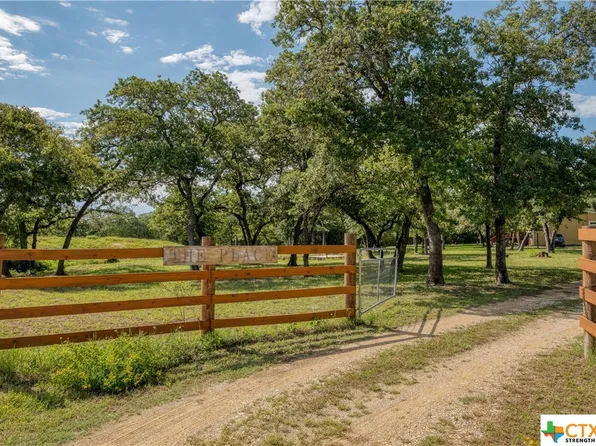 3480 Chuckwagon Rd, Luling, TX 78648