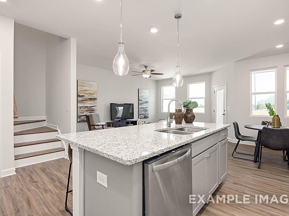 4th image of 46 Village Edge Dr