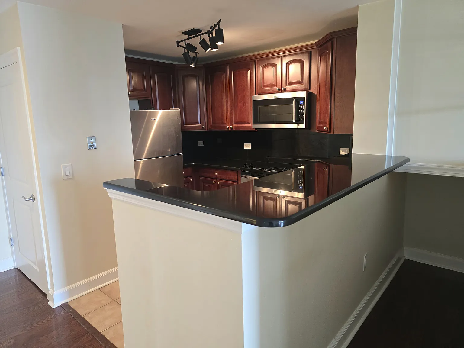 1 bed, 849 sqft, $2,950 — Photo 2