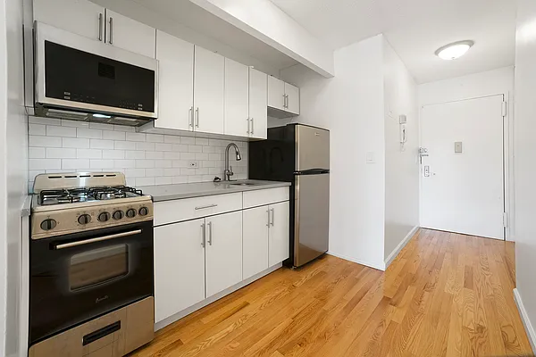 Sold by RELO REDAC INC. | media 12