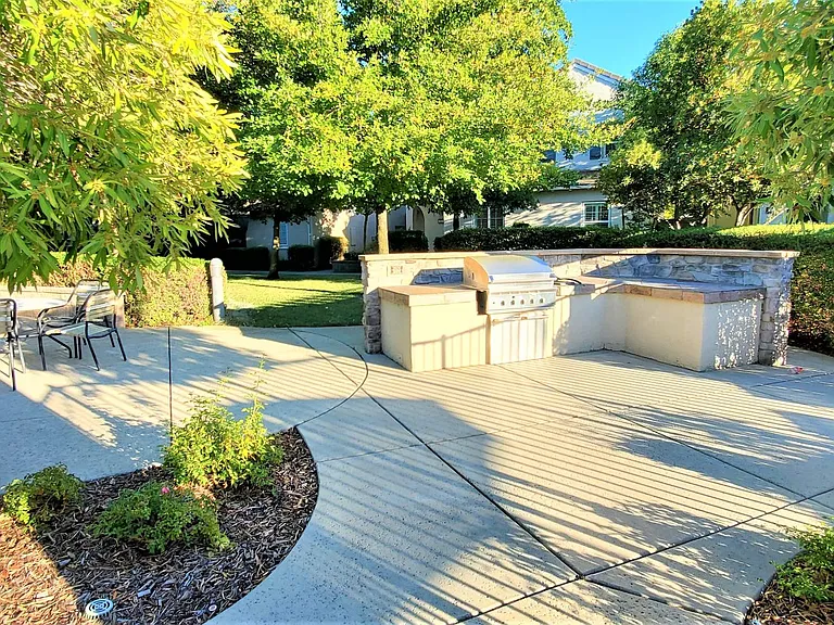 137 Talmont Cir — Photo 13