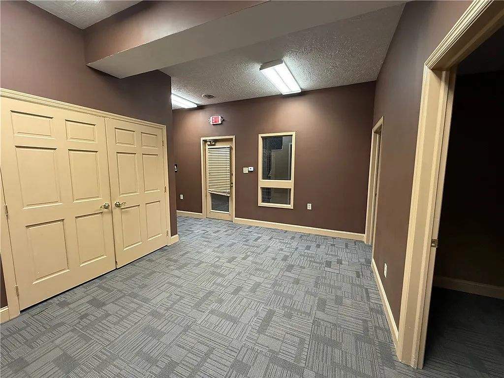 Studio, 1600 sqft, $2,000 — Photo 4