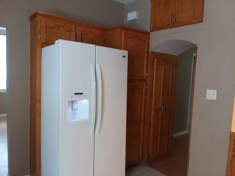 1st image of 539 Gillis St Unit 1