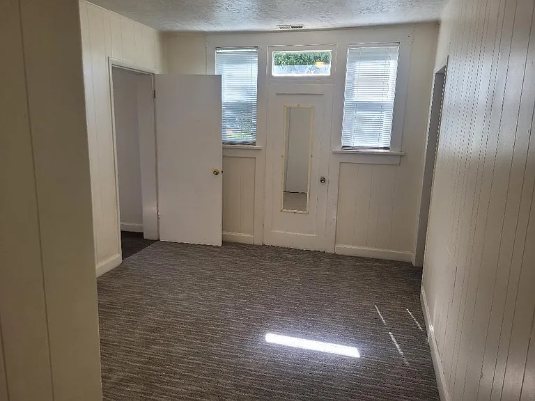 402 W 400 N — Photo 5