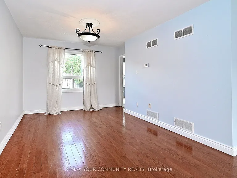 35 Dakin Dr — Photo 9