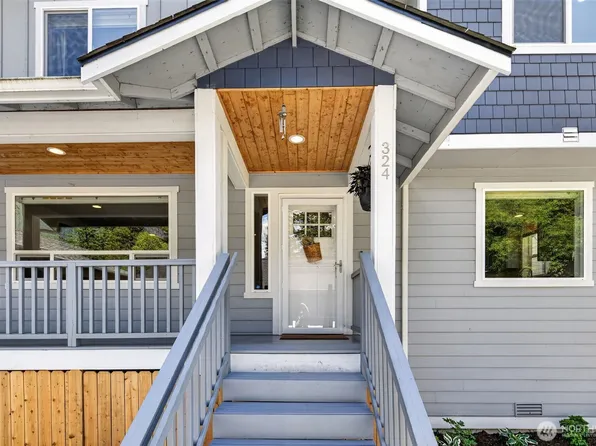 324 E 2nd Street #B, North Bend, WA 98045
