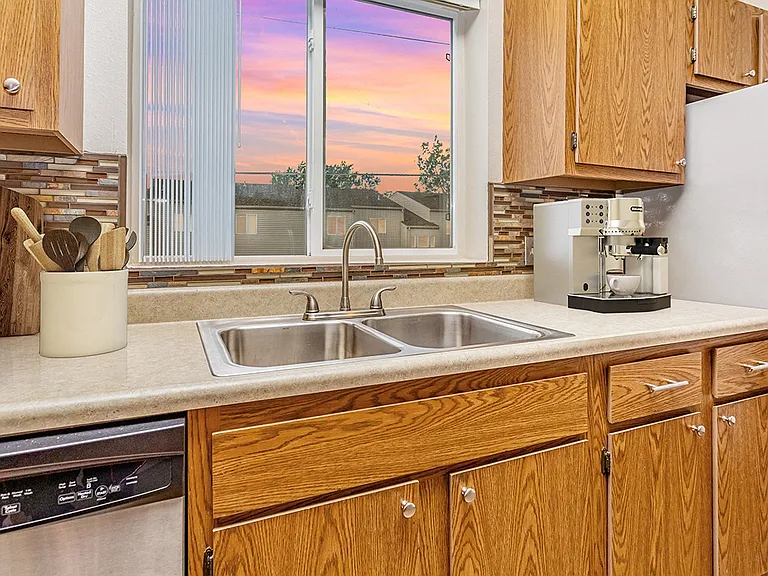 Pointe West Apartments — Photo 4