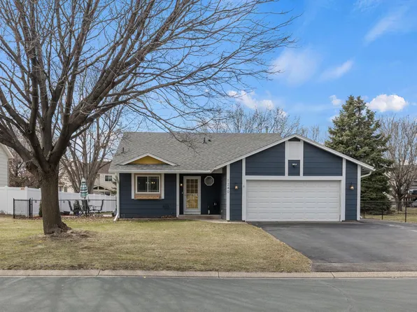 1240 Sapphire Ln, Shakopee, MN 55379