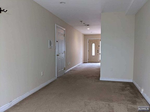 5th image of 53 Marion Ave APT C