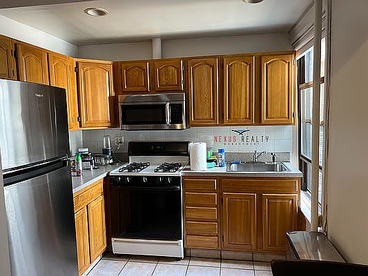 1st image of 2319 28th Ave APT 2