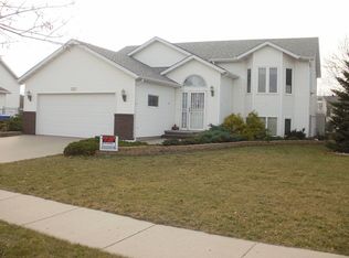 2821 Parkview Dr S, Fargo, ND 58103