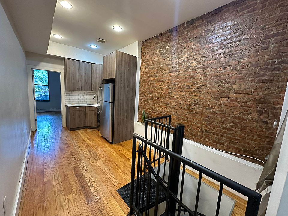 1st image of 487 Chauncey St APT 1L
