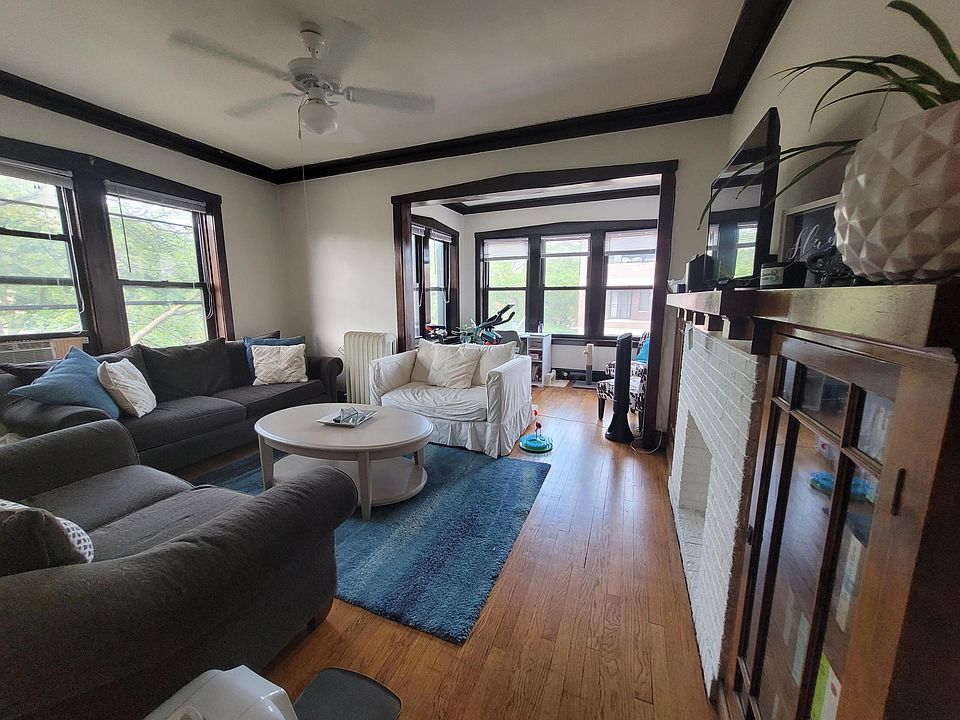 1st image of 859 W Diversey Ave