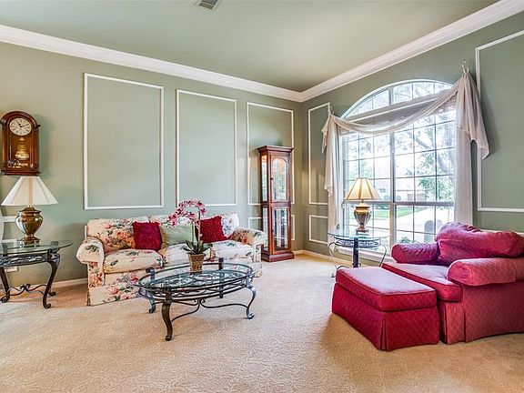 4th image of 6001 Pin Oak Dr