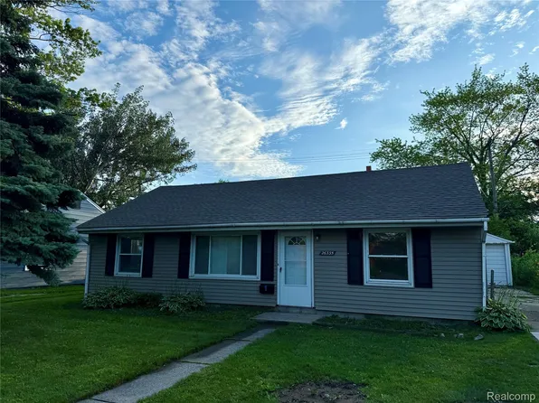 26335 Beaconsfield St, Roseville, MI 48066