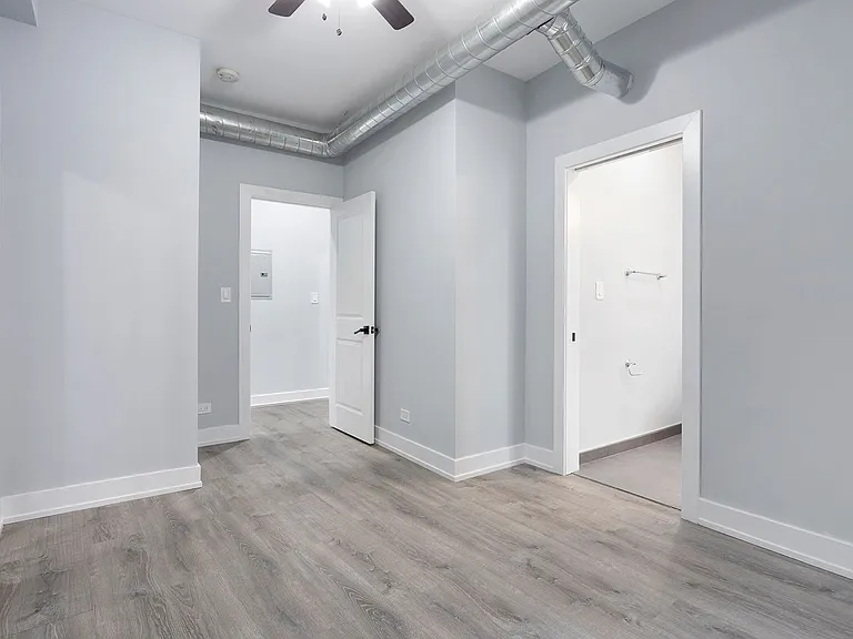 7642 N Eastlake Ter — Photo 13