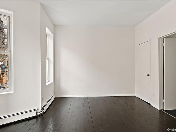 3rd image of 2308 Morris Avenue