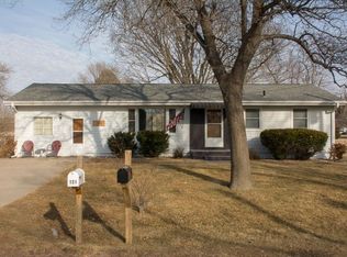 121 N 9th St, Fort Calhoun, NE 68023