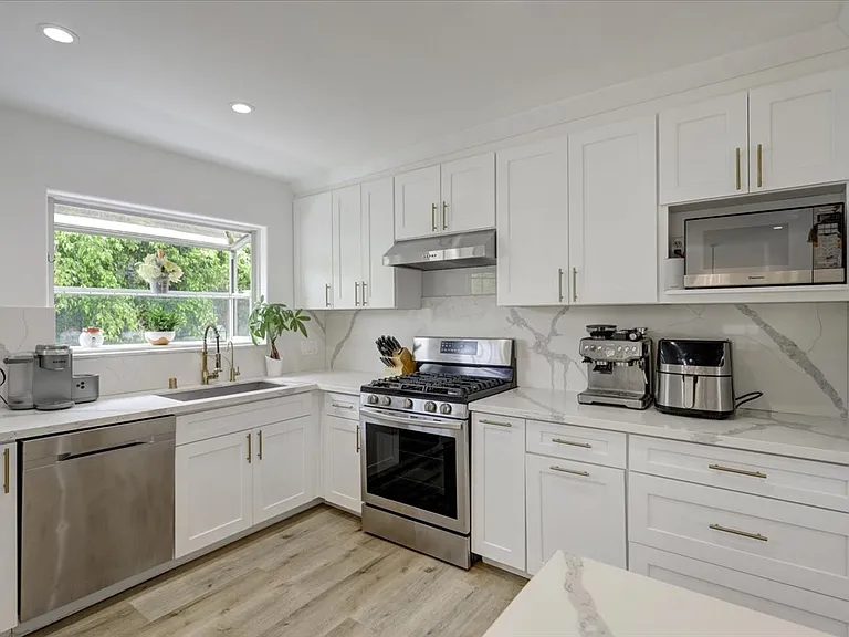 2402 Carnegie Ln #A — Photo 15