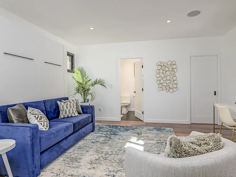 Los Robles Dr — Photo 20