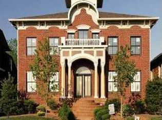 6670 Regents Park Dr, Zionsville, IN 46077