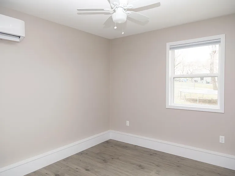412 W Maple St — Photo 9