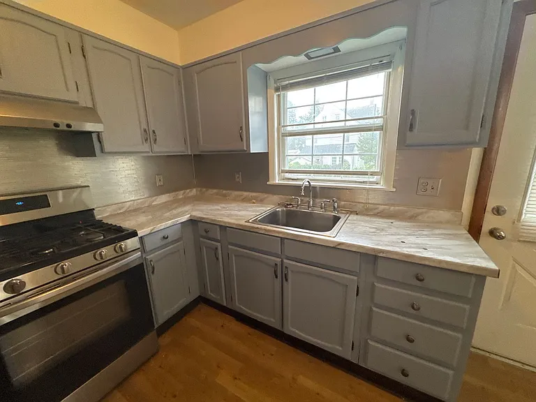 139 E Broad St — Photo 8