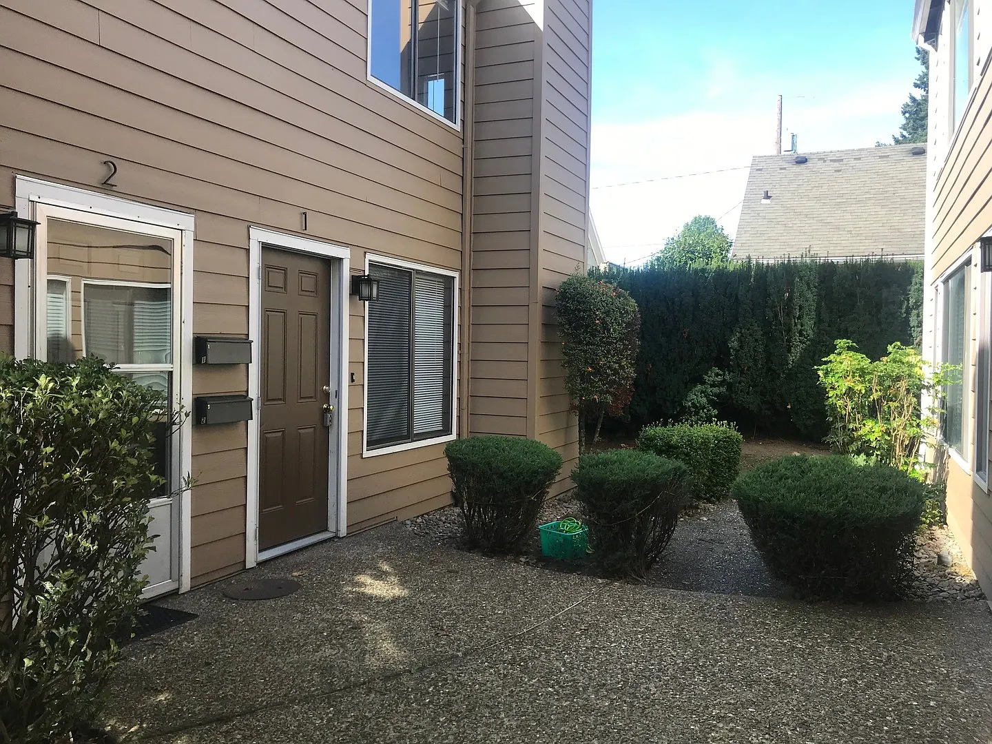 2 BR Town Home Condo in the Heart of Sellwood, Freshly Renovated w/ LVP Flooring! — Photo 2
