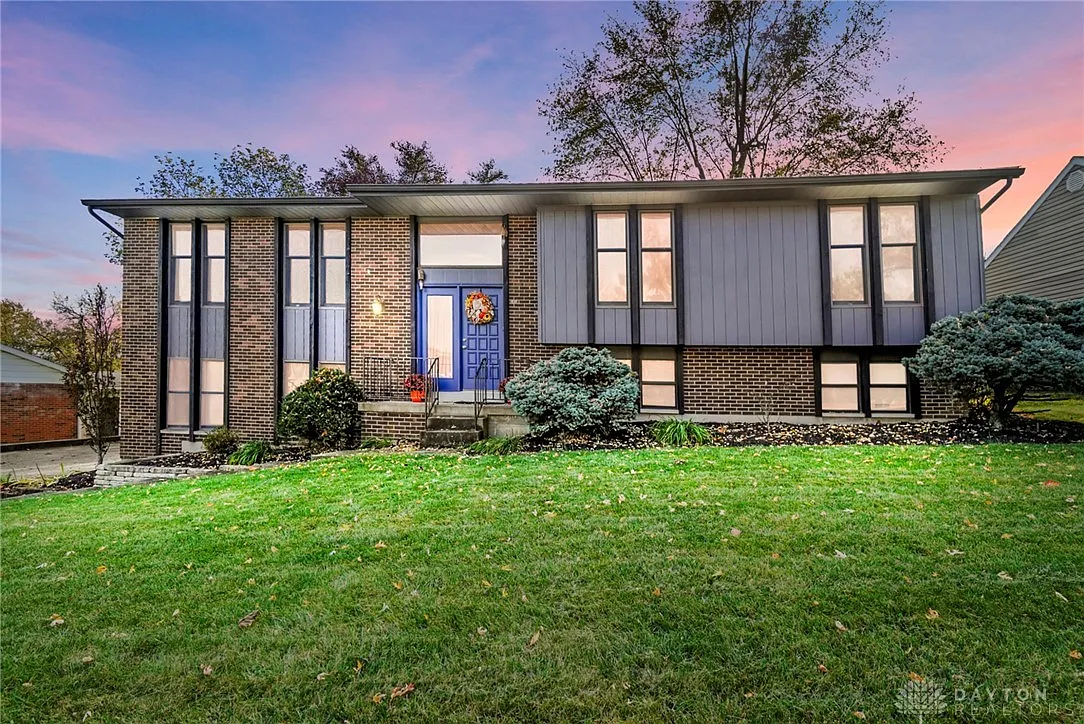 1290 Elizabeth Dr photo 1