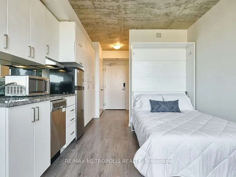 1900 Simcoe St N #413 — Photo 4