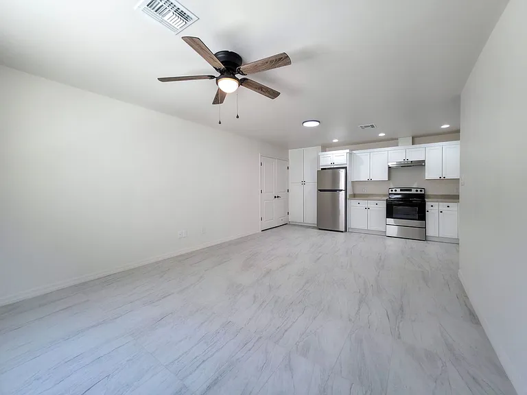 347 E George St — Photo 3