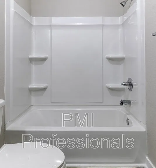 136 Kingsridge Dr — Photo 13