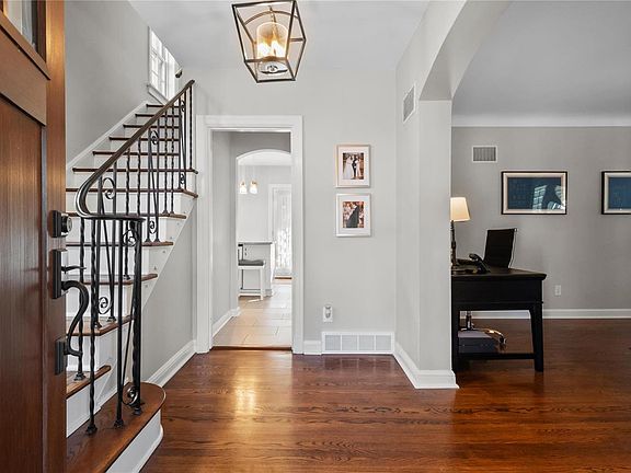 4th image of 202 Elm Ave