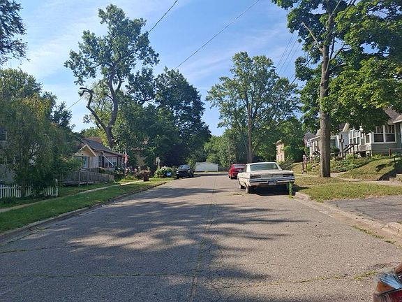 5th image of 1227 Sheldon St