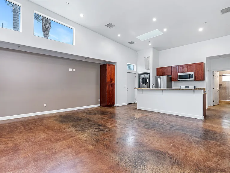 8617 Lasaine Ave — Photo 8
