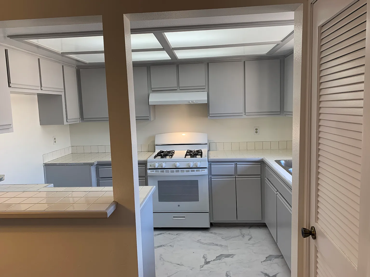 617 N Kenwood Street — Photo 3