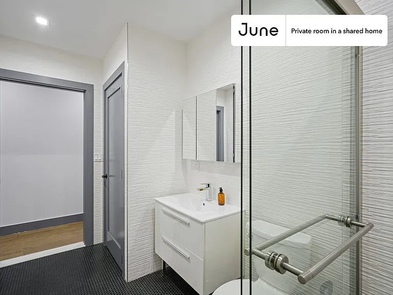 301 Saint Nicholas Ave #C — Photo 10