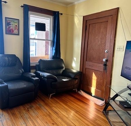 4th image of 753 Myrtle St #2