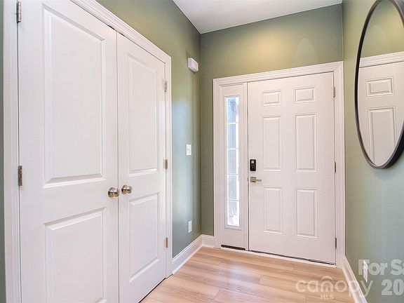 5th image of 1021 Vickie Ln
