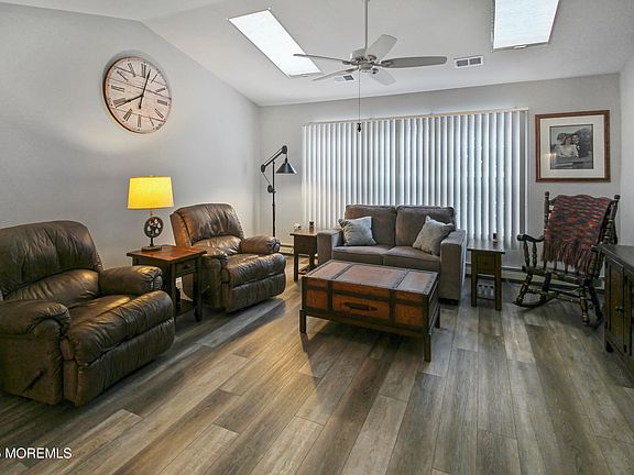 4th image of 338 Gardenia Drive
