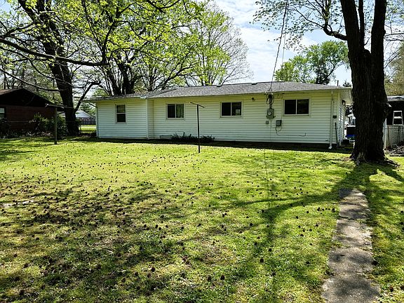 4th image of 1518 E Grand Ave