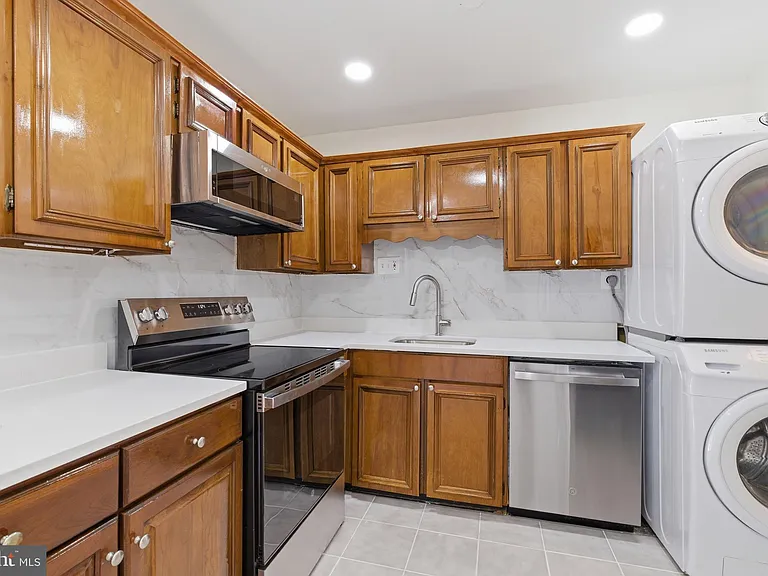 102 N Duke Dr — Photo 14
