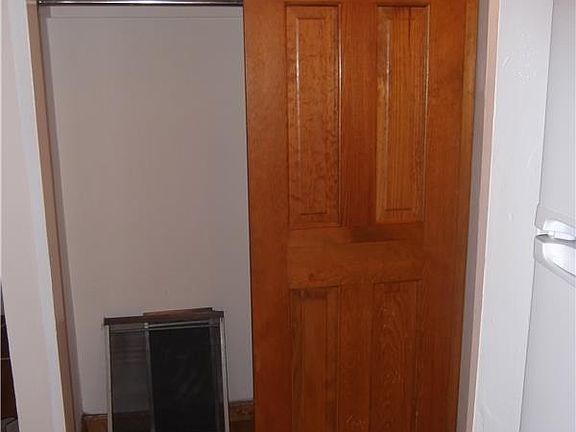 4th image of 107 W 69th St APT Lb